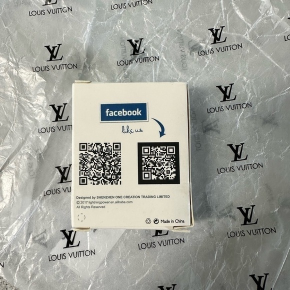 AIRPODS HOLDER FOR WATCH STRAP NIB - Picture 5 of 5